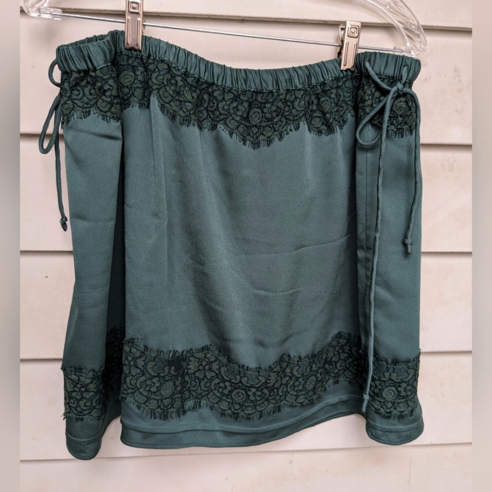 NWT Banana Republic Emerald Green Mini Skirt with Black Lace